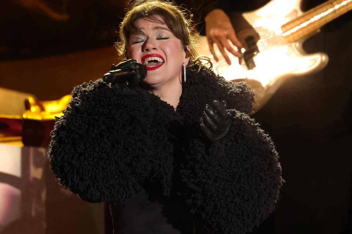 Kelly Clarkson Says She Amp 39 S Still Not Ready For Romance After Divorce